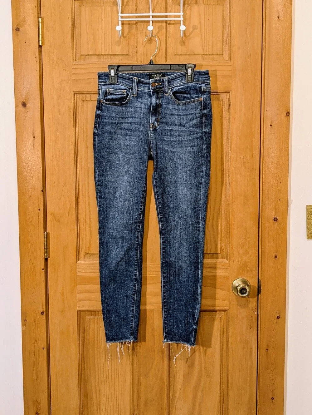 Judy Blue Skinny Fit Jeans Medium Wash Raw Hem Sz 5/28 JB82252MD Whiskers Denim